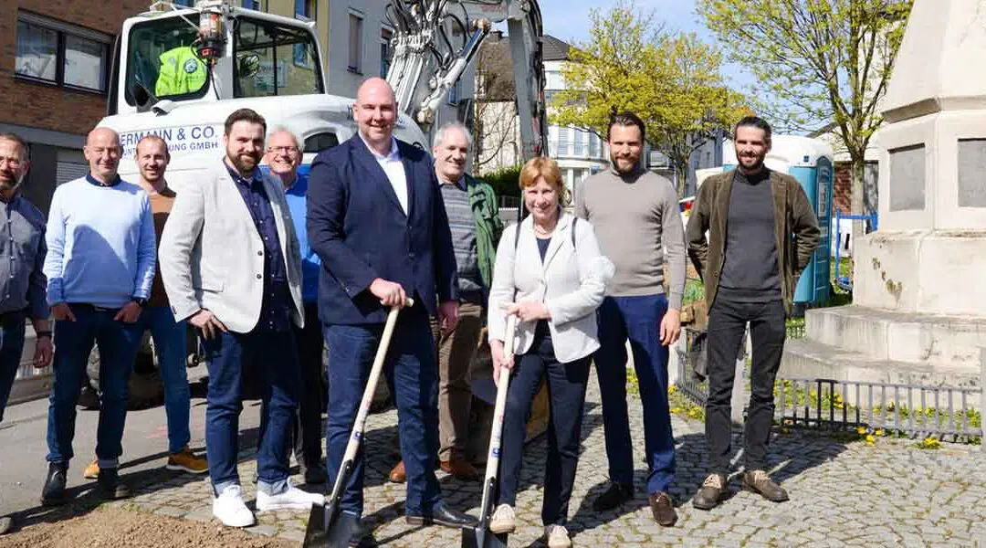 Spatenstich am Denkmalplatz