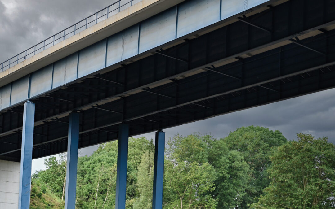 Brücke stadtauswärts gesperrt!